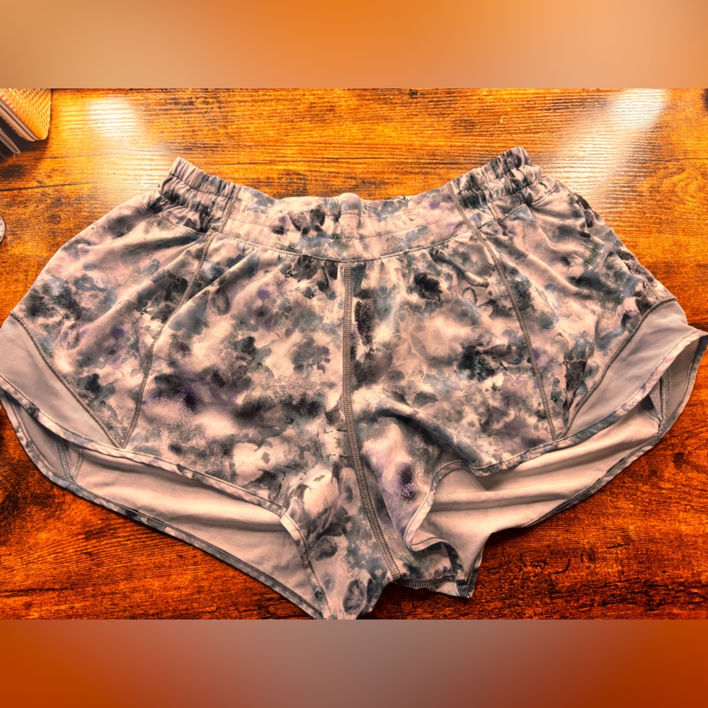 lululemon athletica Women's Tie-Dye Shorts - Purple and Gray
